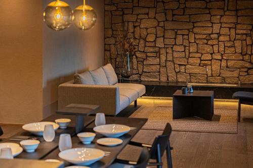 KOS Restaurant & Hotel