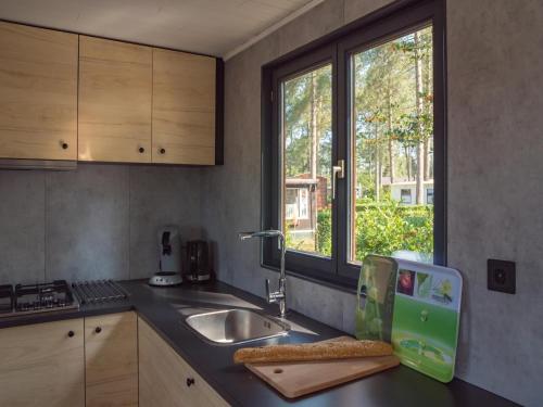 Konyha, Luxury Forest Lodge with Private Garden in Poppel