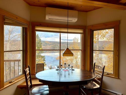 A környék, Suite luxueuse face au Lac Pohenegamook in Pohenegamook (QC)