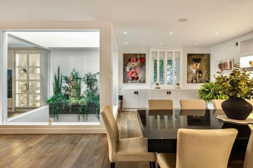 Ultra Luxury Home - Glass Atrium AC Terrace - image 12