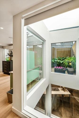 Ultra Luxury Home - Glass Atrium AC Terrace - image 8