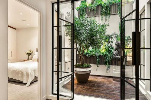 Ultra Luxury Home - Glass Atrium AC Terrace - image 4