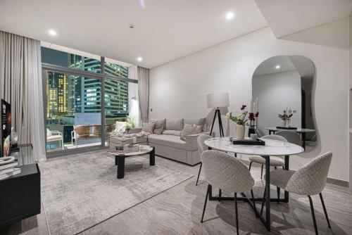 StayMada - Peninsula Exclusive Canal Front Retreat - image 2