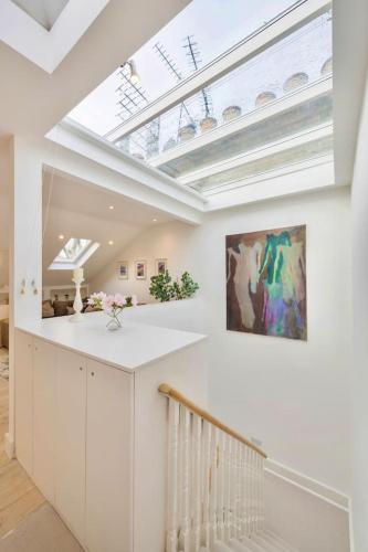 Luxury Penthouse in Maida Vale with Fast Wi-Fi - image 3