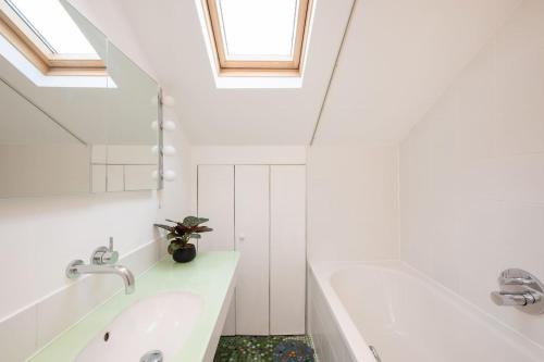 Luxury Penthouse in Maida Vale with Fast Wi-Fi - image 12
