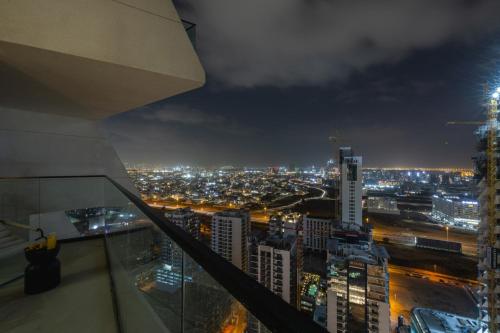 Stylish 1BR with Private Pool Near Circle Mall - image 3