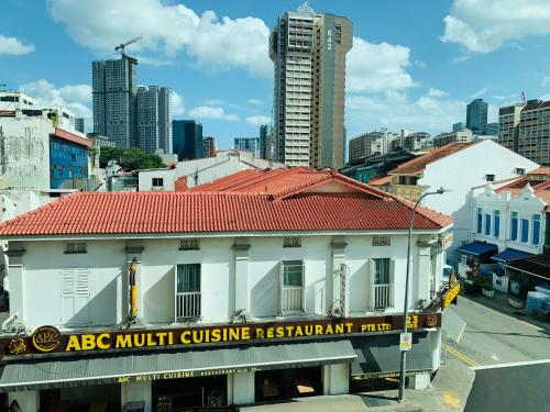 เอ โฮเทล เดสเกอร์ (A Hotel Desker) near Bugis Street