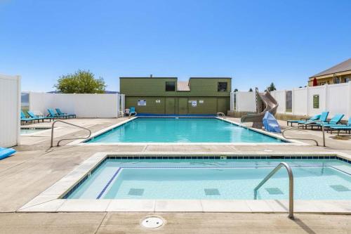 Bear Lake Emerald Retreat with lake view. in Gārdensitija (UT)