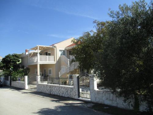  Apartments Carol in Sreser