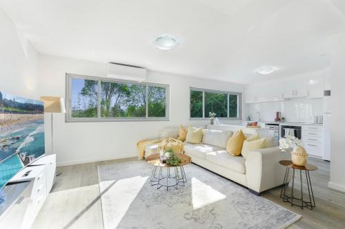 Luxry 6BR Home & Private Pool Near Collaroy Beach — other in 51 Westmoreland Avenue, Collaroy Australia, 2097