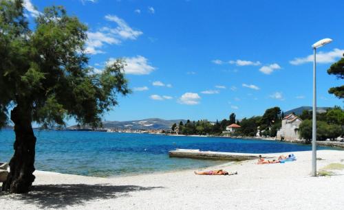pludmale, Villa Soulavy in Kastela