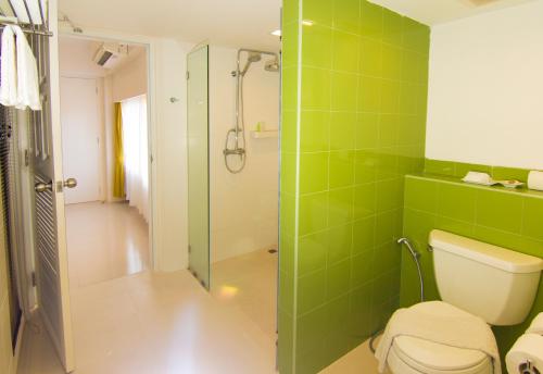 room detail thumbnail 2
