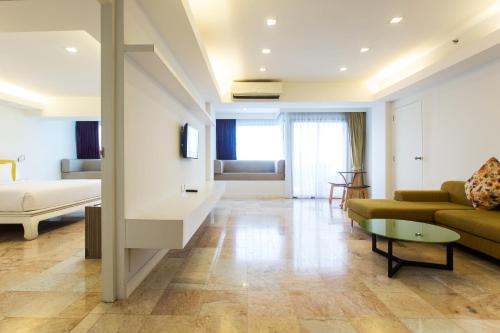 Samui Verticolor Room Type - Suite