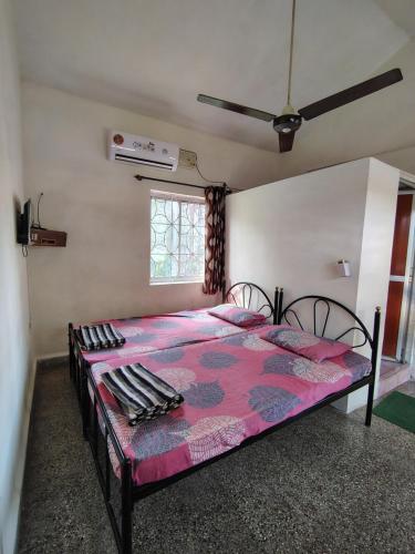1 double bed, 1 futon bed