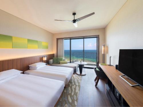 ハイアット リージェンシー 瀬良垣アイランド 沖縄2 twin beds ocean front view, club access