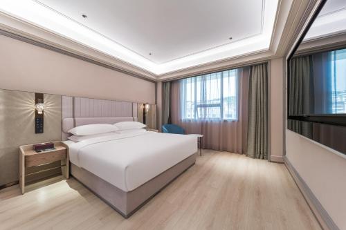 room detail thumbnail 1