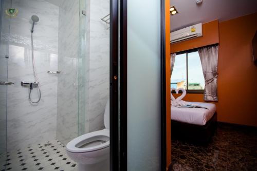 room detail thumbnail 2