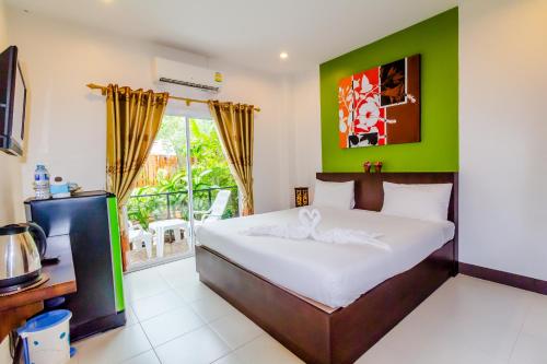 Baan Yuyen Karon Guesthouse