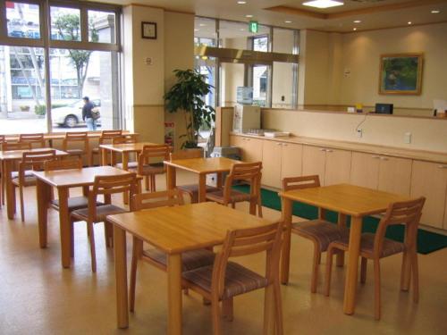 Life Inn Tsuchiura Station East The 2-star Life Inn Tsuchiura Station East offers comfort and convenience whether youre on business or holiday in Ibaraki. Featuring a satisfying list of amenities, guests will find their stay at the