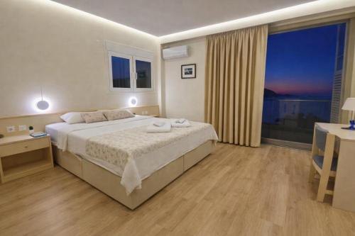 1 queen bed, 1 twin bed