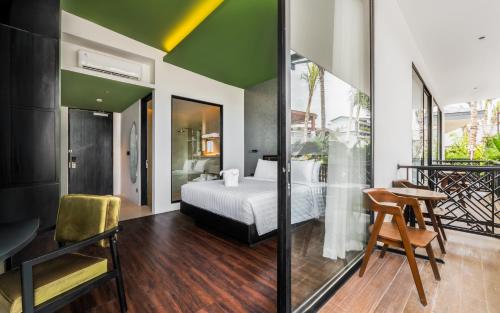 room detail thumbnail 1