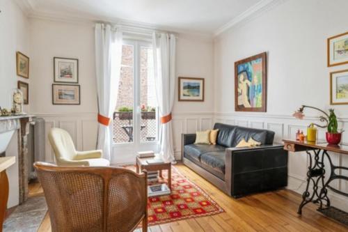 Appartement lumineux avec balcon au cœur de Paris