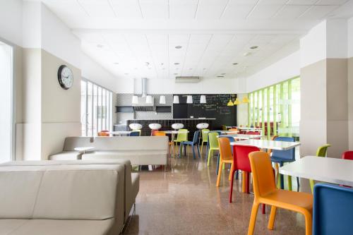 餐廳, 布拉斯·德·泰特羅大學公寓 (Residencia Universitaria Blas De Otero) in 伊拜恩多