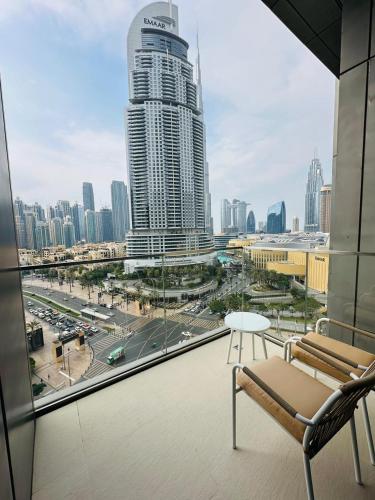 Luxury 2BR at Boulevard Point | Walk to Dubai Mall - image 4