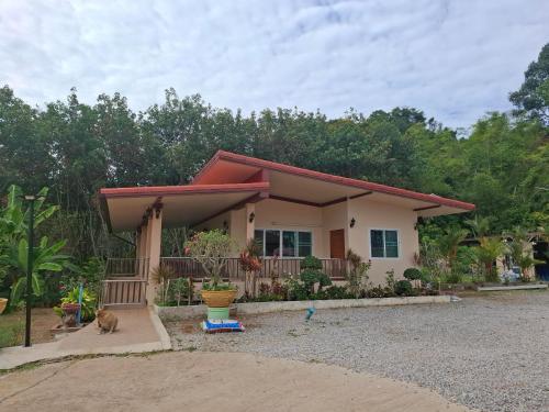 Cozy Country House with Pool in Na Yai Am