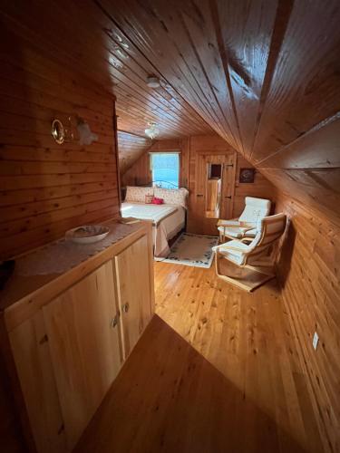 B&B Art of Germany in New Elm (NS)