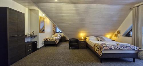 1 double bed, 1 twin bed, 1 sofa bed