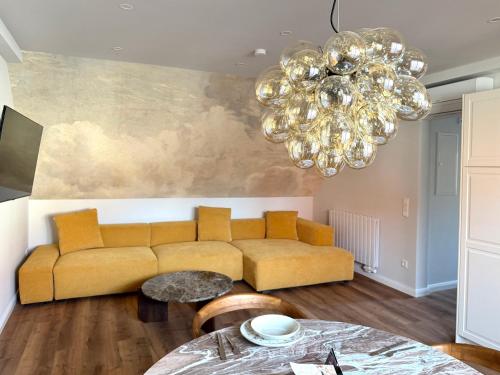 Guestroom, Art and Elegance, Family Friendly 2Bedroom Apartment near Frankfurt Airport, Free Parking in Florsheim am Main