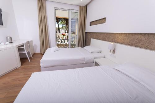 Prestige Hotel Durres - image 9
