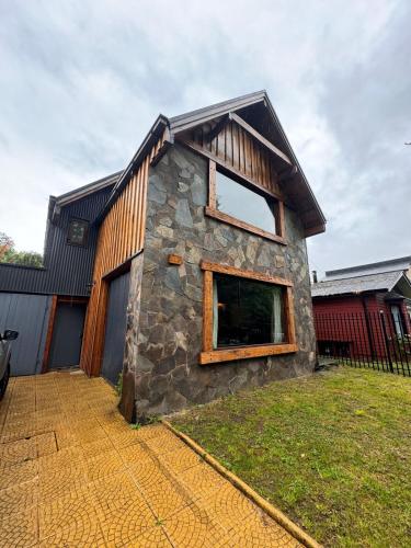 Casona Rústica, frente a bosque y humedal valdiviano