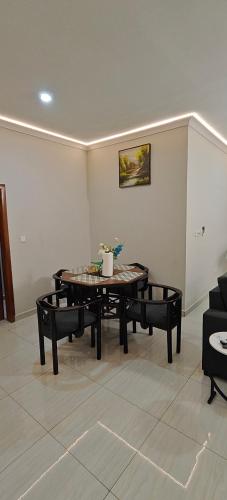 Faciliteiten, Purple Springs Elmina Suite #2 in Elmina