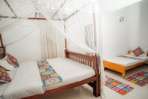 1 double bed, 1 twin bed