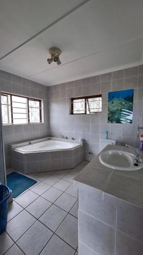 Oceans Rise 10-Sleeper Coastal Family Home in Pumula, KZN South Coast in Pumula