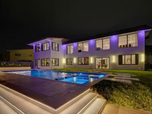 Villa Deco Palm – khách sạn tại North Miami