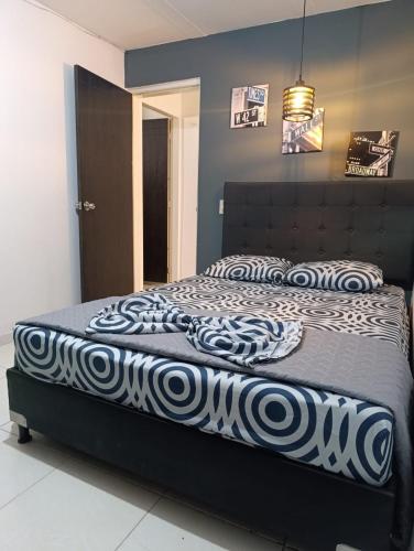 E2P RENOVADO y BELLO APARTAMENTO EN LAURELES ESTADiO