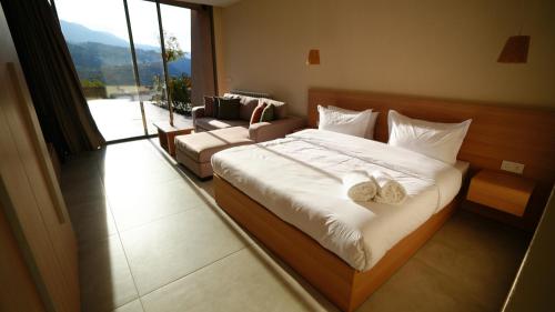 Fay Retreat in Aaqoura