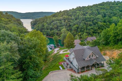 Lake Norris Epic Aqua Haven Sleeps 8 - Deck - Grill