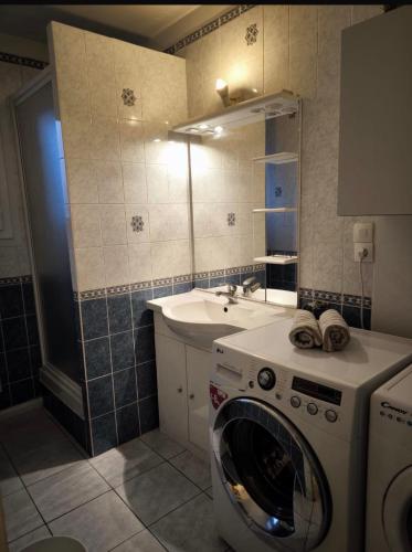 Bel Appartement Lumineux, 70m2, 3 Chambres, Proche Zenith et Hippodrome de Caen in 拉葛拉斯德都