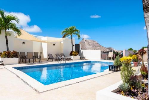 Luxury 2 level Penthouse with 2 BR - Only 3 Blocks from the beach - Meridian 310