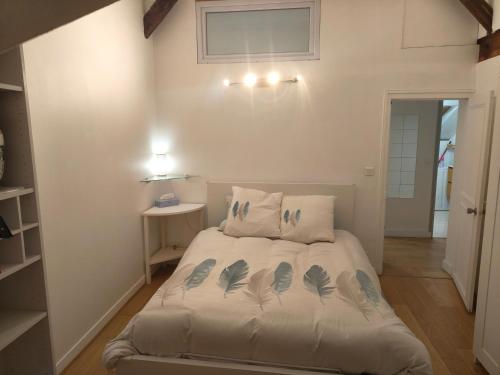 Neighbor of Versailles in 勒謝奈