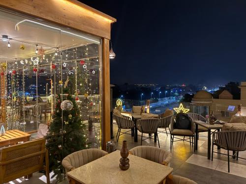 餐廳, 金字塔日出旅館 (Pyramids sunrise inn) in 吉薩市