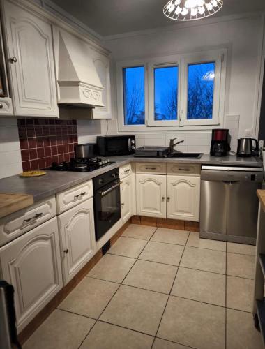 Bel Appartement Lumineux, 70m2, 3 Chambres, Proche Zenith et Hippodrome de Caen in 拉葛拉斯德都