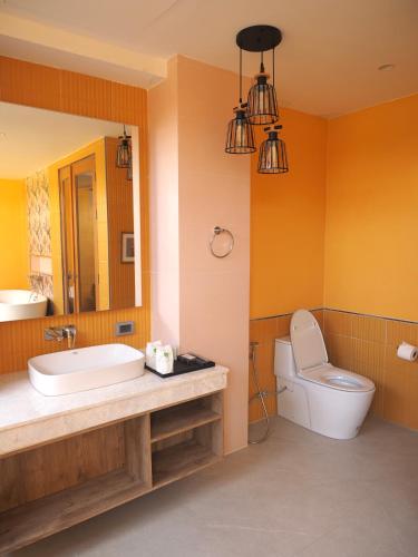room detail thumbnail 2