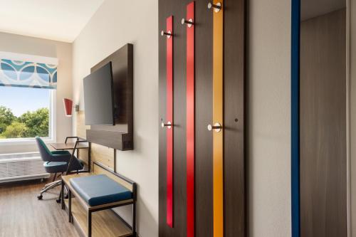 Tru by Hilton Martinsburg - image 7