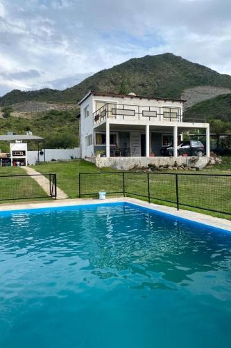 Casa con pileta cerca de Villa Carlos Paz