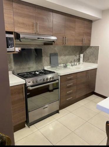Konyha, Casa Amplia en Cuenca con Parking y WiFi para 8 Huespedes in Ricaurte